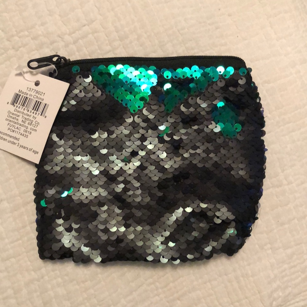 Green and black change purse with zipper new